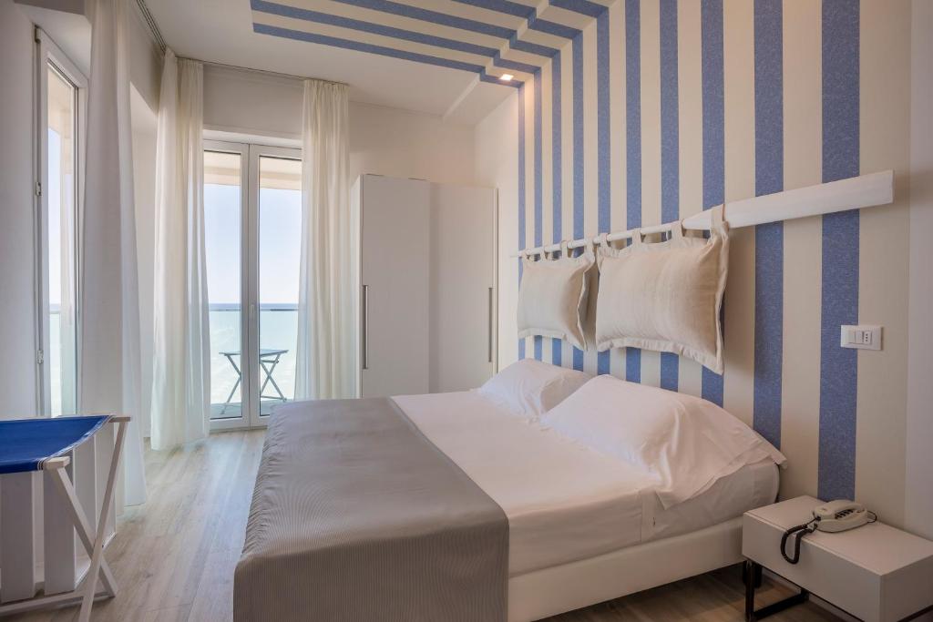 Postel nebo postele na pokoji v ubytování Hotel Nobel