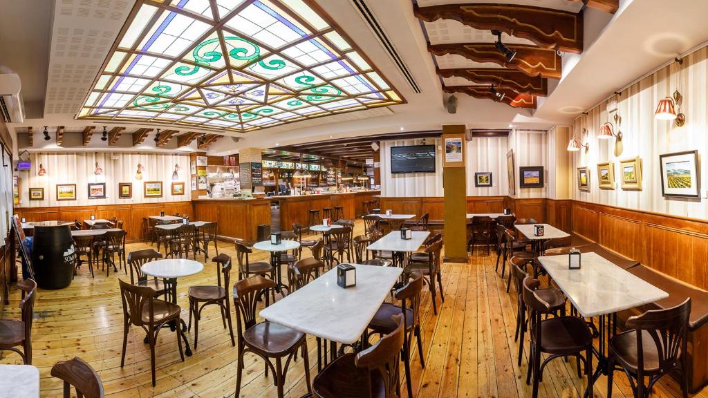 Restaurace v ubytování Gran Hotel Ciudad de Barbastro