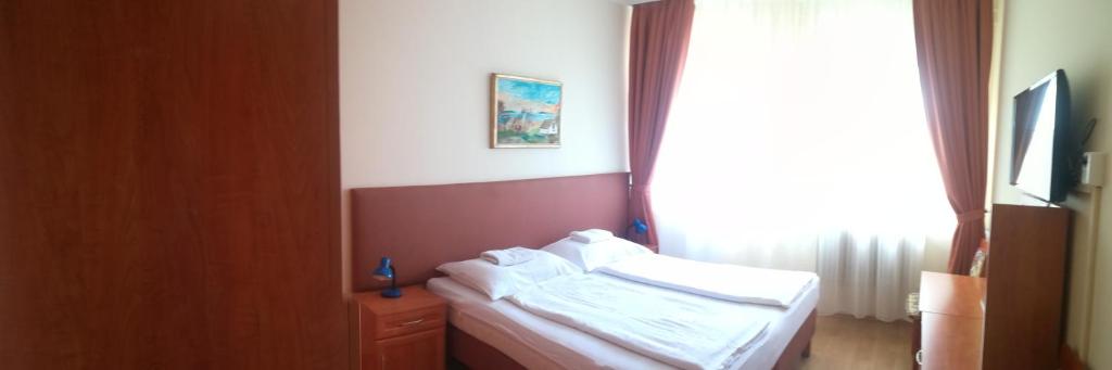 Postel nebo postele na pokoji v ubytování Áldos Panzió