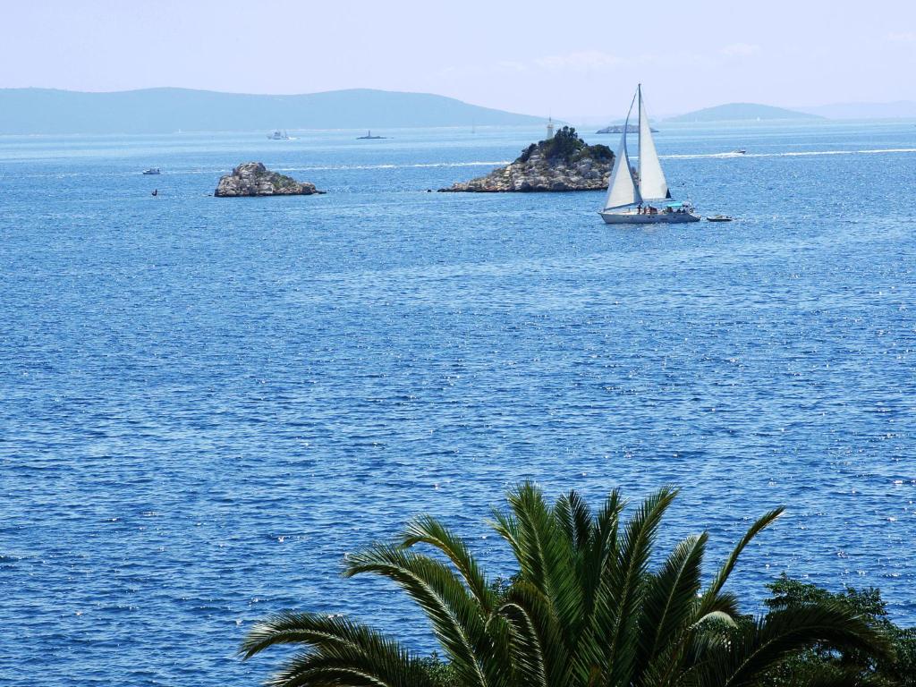 Fotografia z galérie ubytovania Nice apartment with shared swimming pool only 500m from the beach and 4km from Trogir v Trogiri