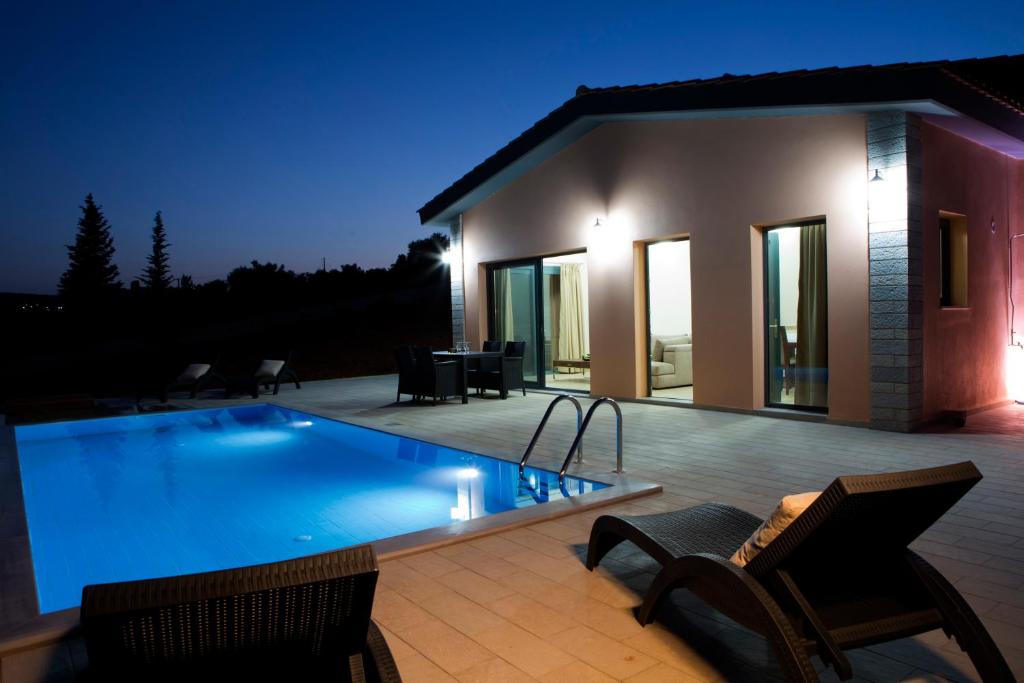 The swimming pool at or close to Nema Villa