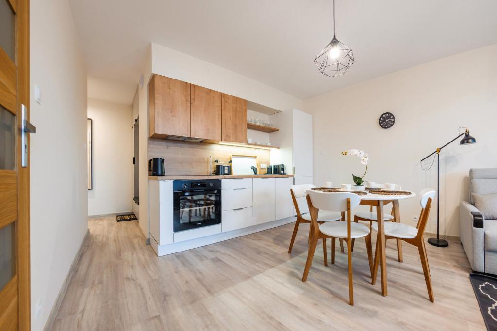 Apartamenty Sun & Snow Kołobrzeg Resorts z basenem - Apartment With Shower