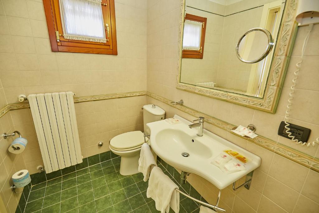 Koupelna v ubytování Hotel Riviera dei Dogi