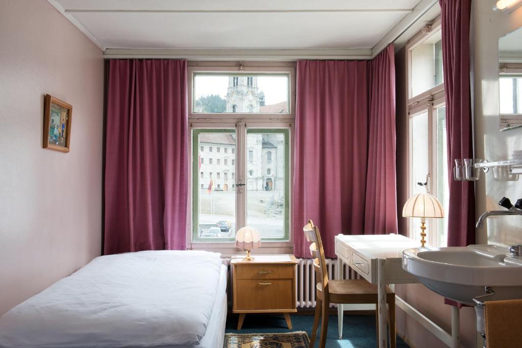 Katil atau katil-katil dalam bilik di KunstHotel Linde Garni