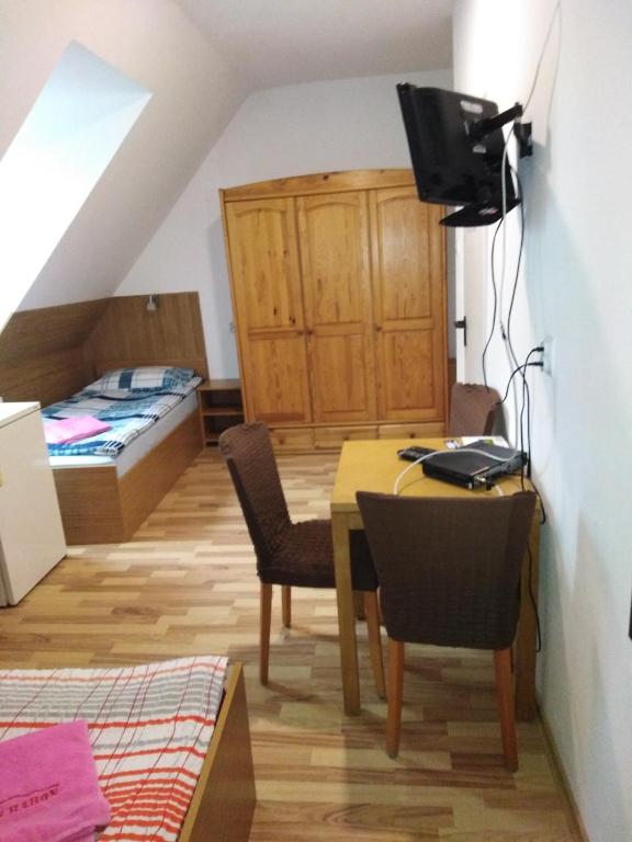 Pension Haus Baron 1 Neckarau - Camera Quadrupla Con Bagno Privato