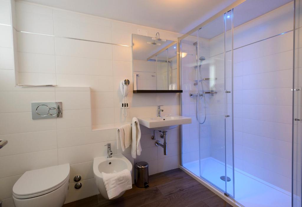 Koupelna v ubytování Hotel Eurovil Garni
