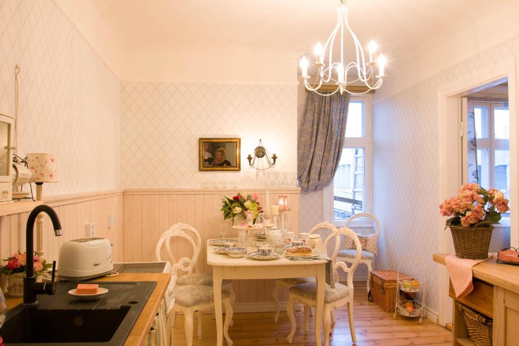 a kitchen and dining room with a table and chairs at Villa Tammsaare in Pärnu