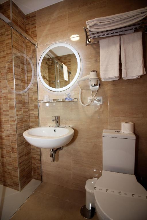 Koupelna v ubytování Hotel Vilagarcia
