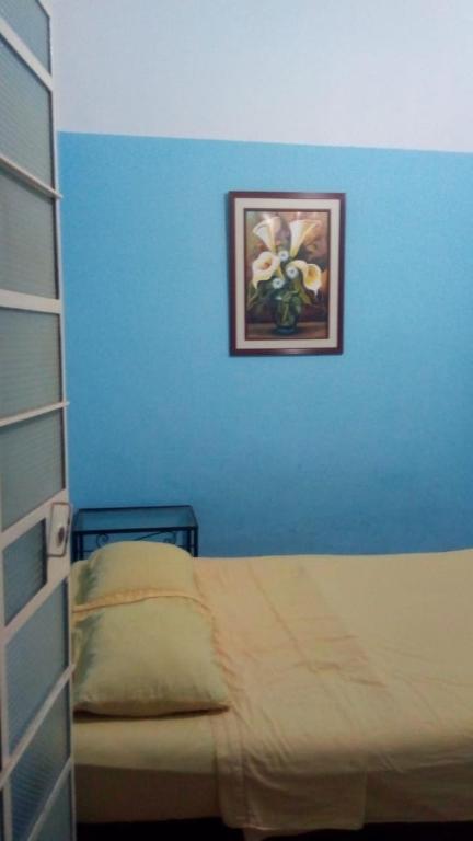 Postel nebo postele na pokoji v ubytování Hostal Virrey & Tours
