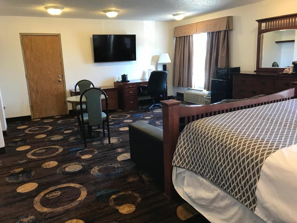 TV a/nebo společenská místnost v ubytování Stonebridge Hotel