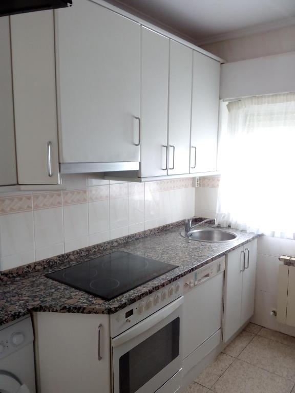 A kitchen or kitchenette at Calle Lardero Apartamento