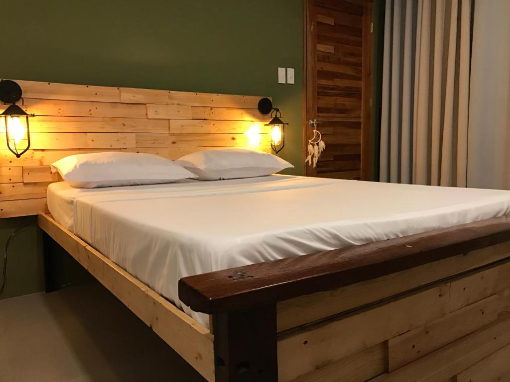 Postel nebo postele na pokoji v ubytování Michel'inn Coron