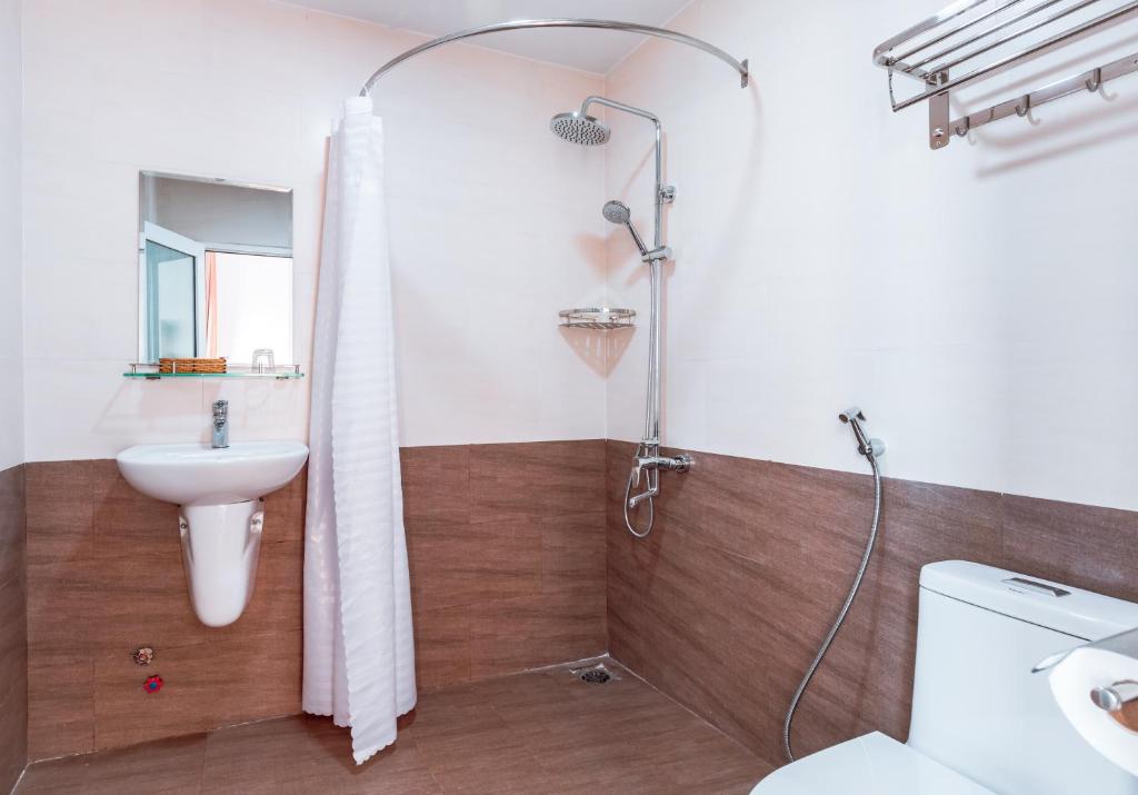 Phòng tắm tại AQUA Seaview Hotel