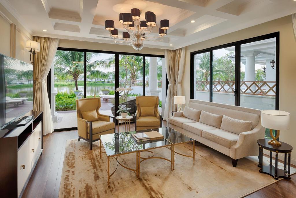 Villa 4 Bedrooms with Safari Ticket (1 time)