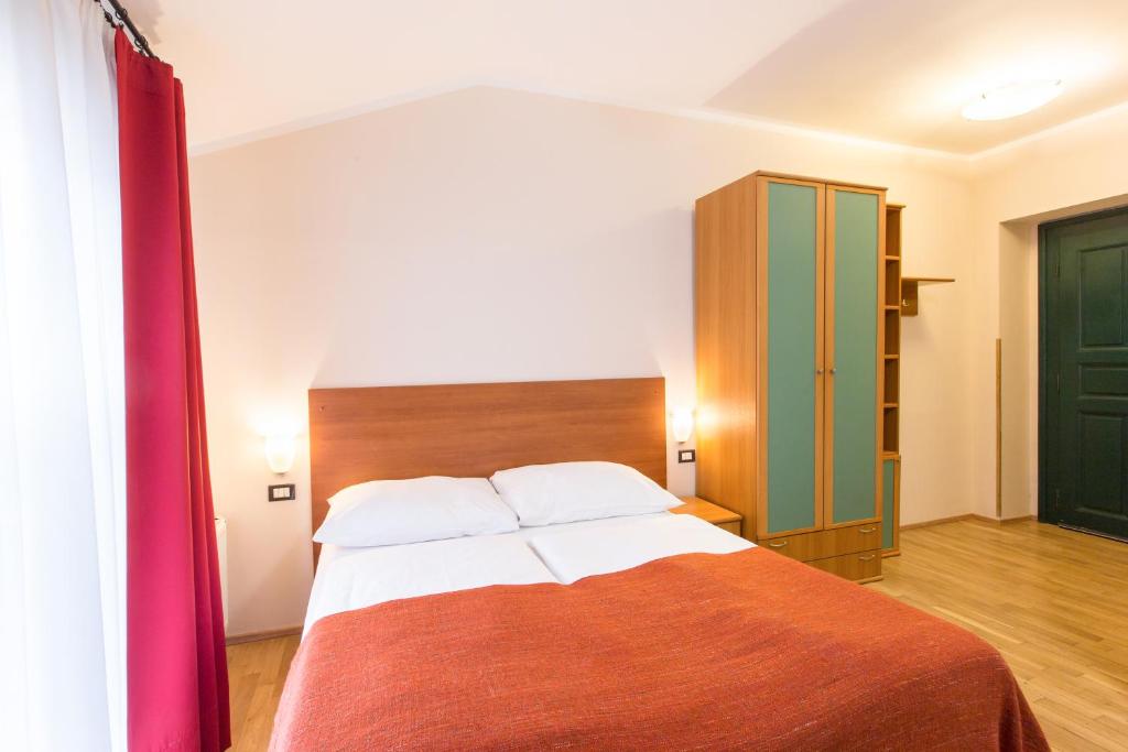 Duskova Apartments - One-Bedroom Apartment