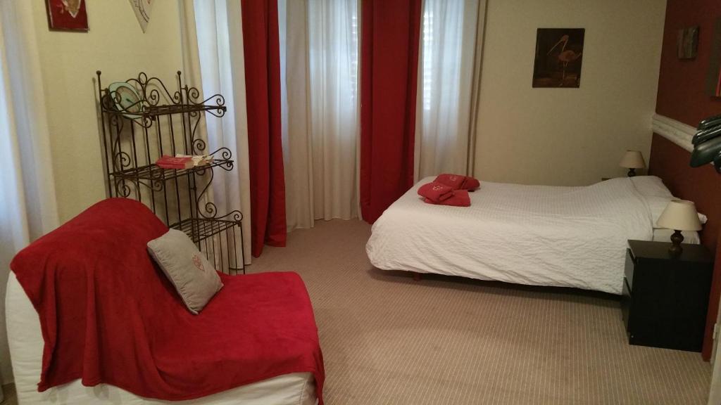 Postel nebo postele na pokoji v ubytování Chambres touristiques La Cour Des Hôtes