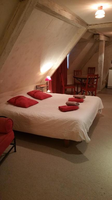 Postel nebo postele na pokoji v ubytování Chambres touristiques La Cour Des Hôtes