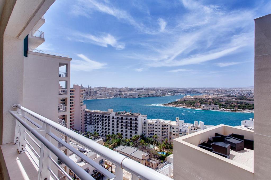 Seafront Apartment Sliema - Superior Three Bedroom Seafront Apartment