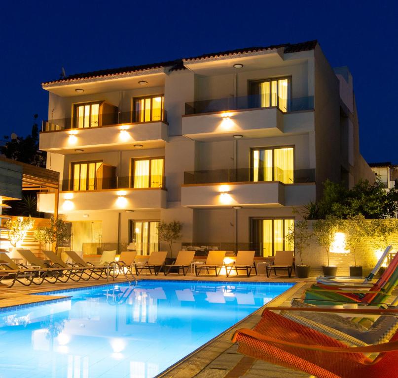 Bazén v ubytování Bourtzi Hotel nebo v jeho okolí