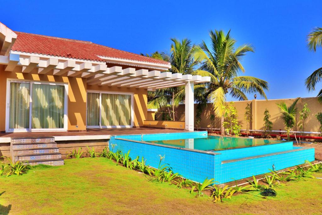 Bazén v ubytování Swosti Chilika Resort nebo v jeho okolí