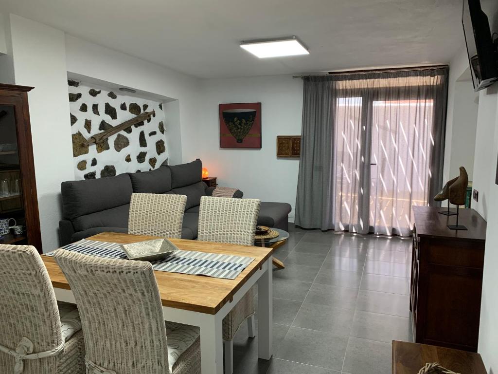 TV a/nebo společenská místnost v ubytování Apartamentos Finca Wapa