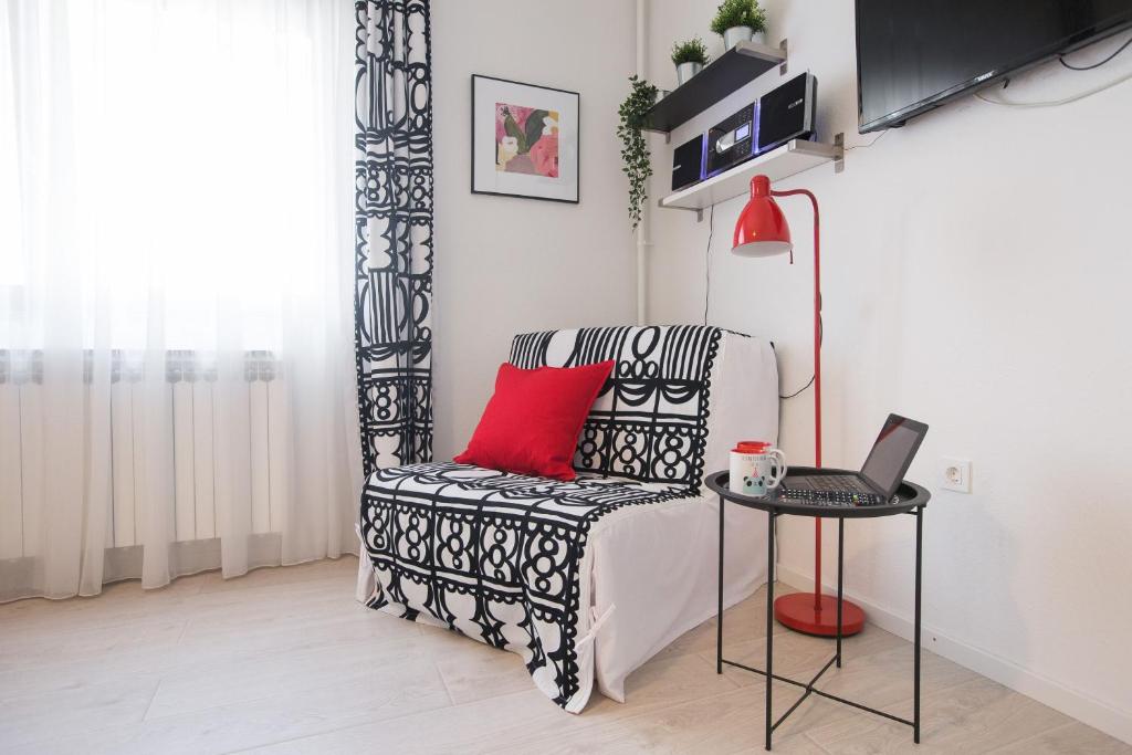 Televízia a/alebo spoločenská miestnosť v ubytovaní Angela Luxury Studio Apartment