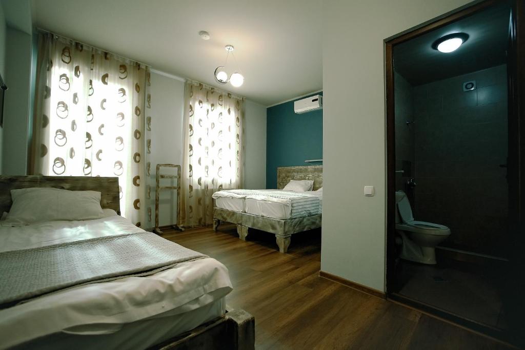 Postel nebo postele na pokoji v ubytování Hotel Kutaisi Globus