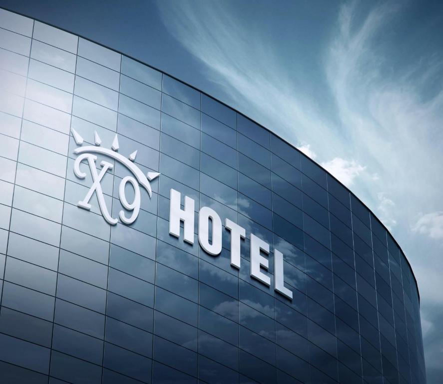 Certifikát, hodnocení, plakát nebo jiný dokument vystavený v ubytování X9 Hotel