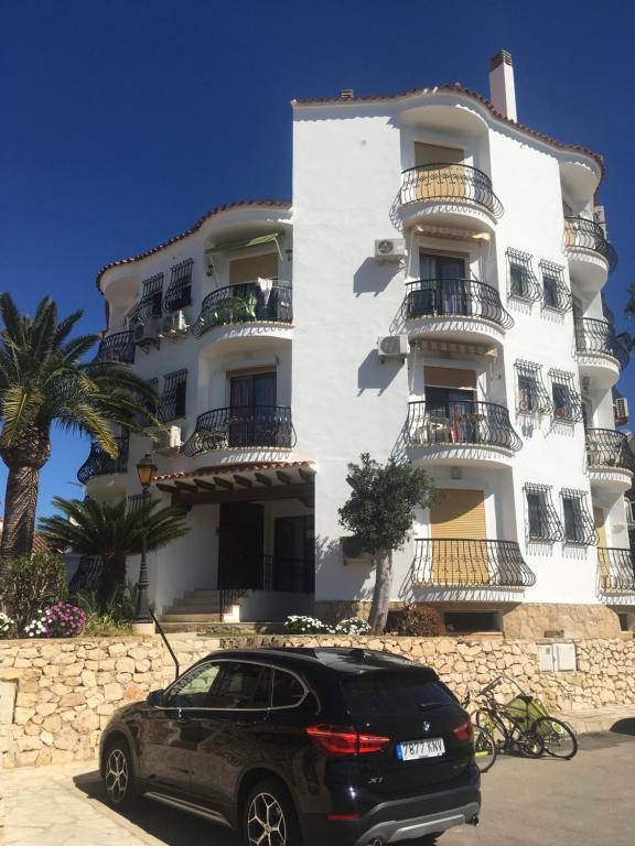 a black car parked in front of a building at Denia Playa I in Denia