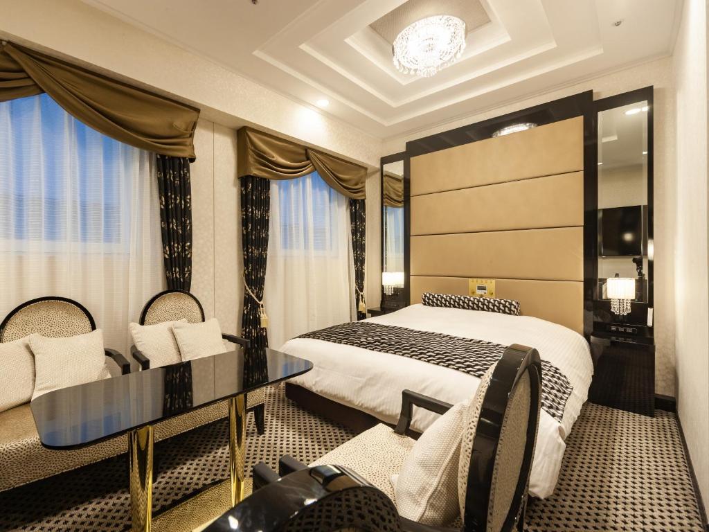 Ein Bett oder Betten in einem Zimmer der Unterkunft APA Hotel PRIDE Akasaka Kokkaigijidomae