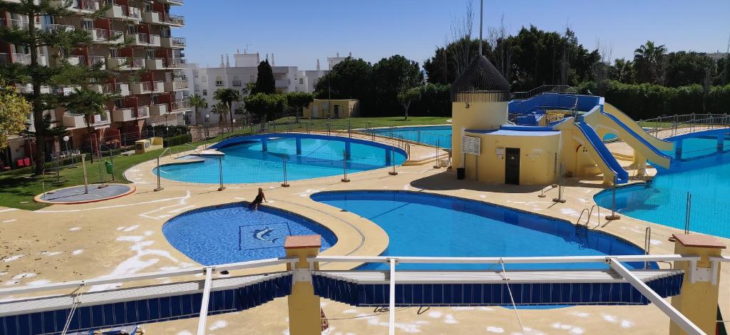 Bazén v ubytovaní LUXURY SUITES MINERVA beach alebo v jeho blízkosti