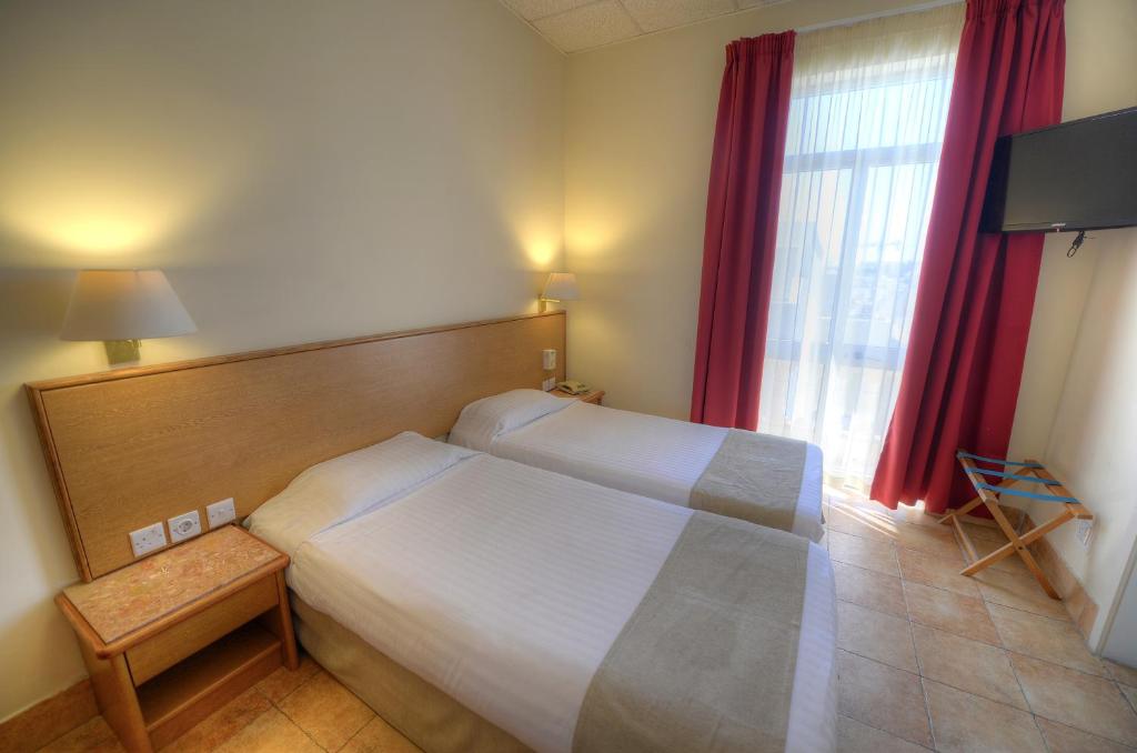 Postel nebo postele na pokoji v ubytování Allegro Hotel