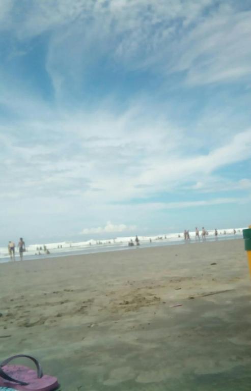  guaica - otima localização 05 pessoas - 200 mts da praia