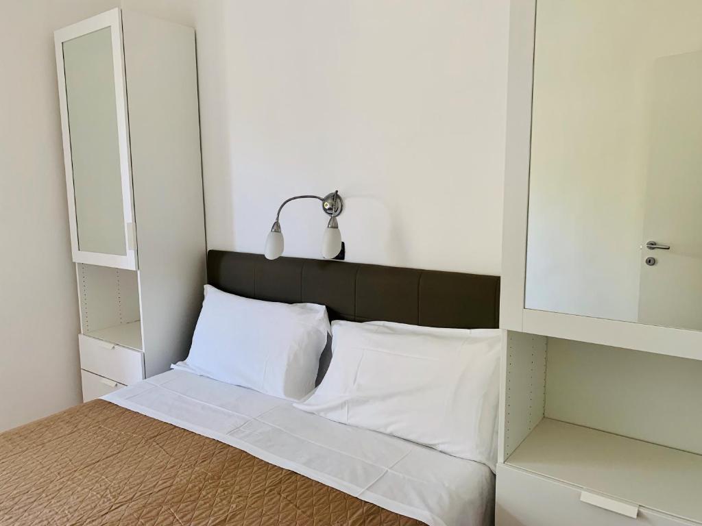Front Lake Apartment Bardolino - Three-Bedroom Apartment With Balcony