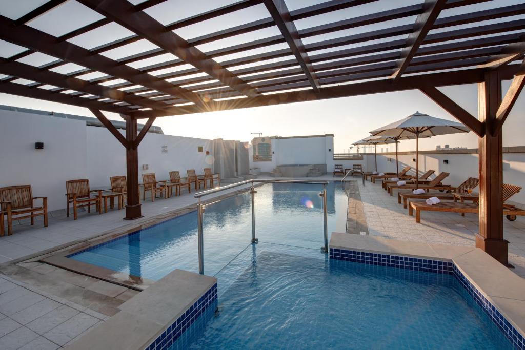 Bazen u ili blizu objekta Center Hotel Sharjah