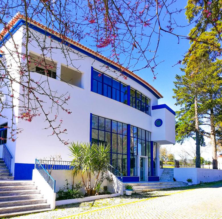 a white house with blue accents at Termas da Sulfurea in Cabeço de Vide