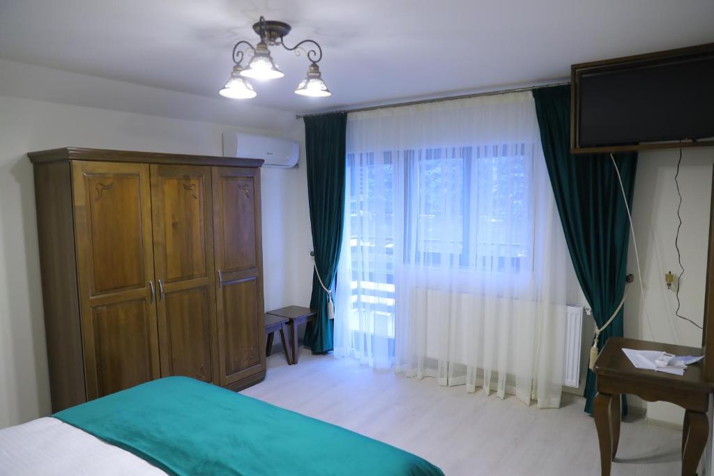 Postel nebo postele na pokoji v ubytování Pensiunea Magnolia