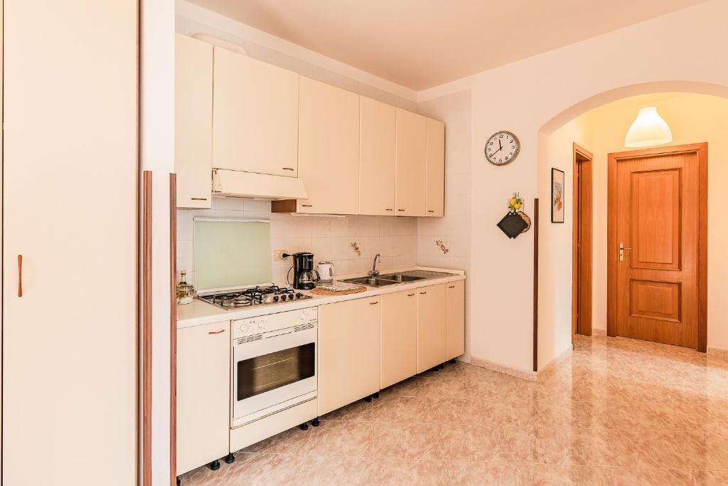Kuchyň nebo kuchyňský kout v ubytování Villa Sant'Alfonso