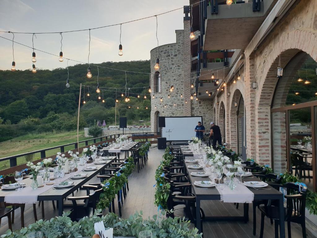 Restaurace v ubytování Babaneuris Marani