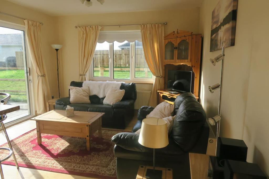 Posezení v ubytování INGLEWOOD - Ballina - Crossmolina - County Mayo - Sleeps 8 - Sister property to Thistledown