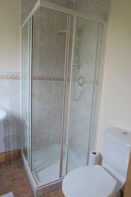 Koupelna v ubytování INGLEWOOD - Ballina - Crossmolina - County Mayo - Sleeps 8 - Sister property to Thistledown