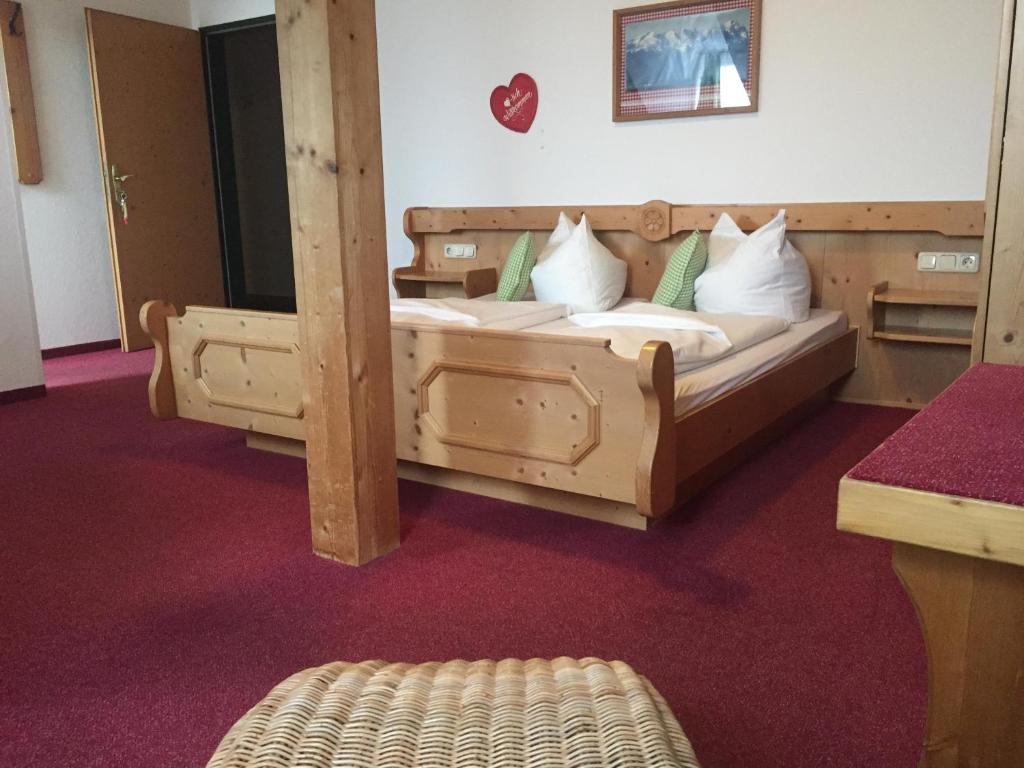 Postel nebo postele na pokoji v ubytování Landgasthof Kirchmayer