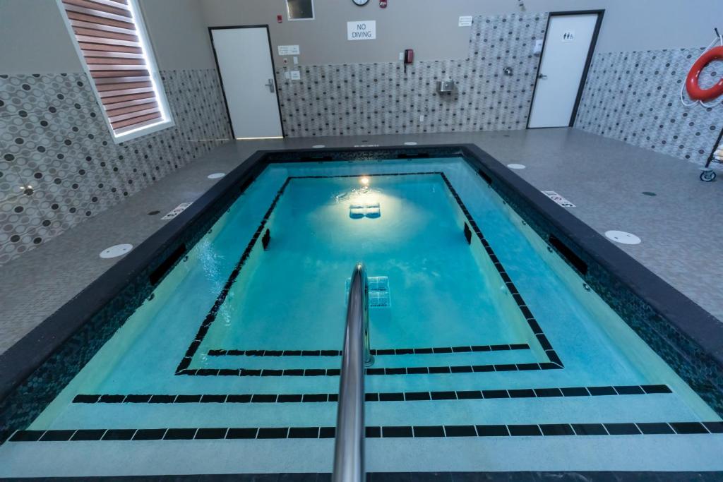 Super 8 by Wyndham Canmore - Resim 43