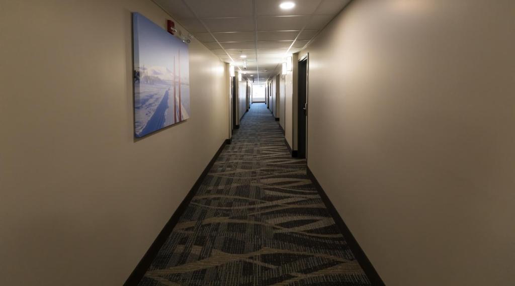 Super 8 by Wyndham Canmore - Resim 40