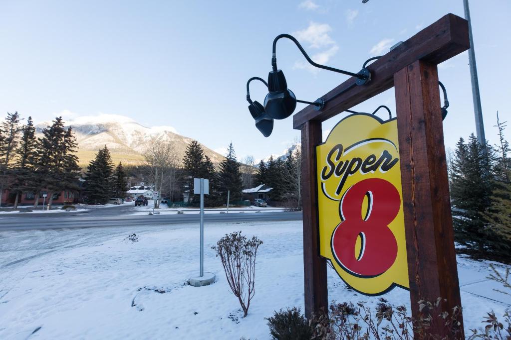 Super 8 by Wyndham Canmore - Resim 33