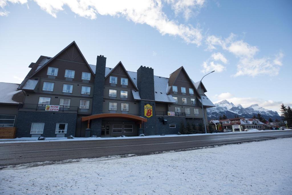 Super 8 by Wyndham Canmore, Canmore – Updated 2024 Prices