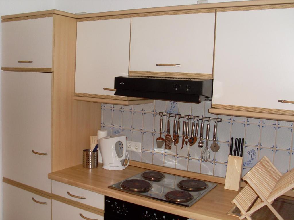 Kuchyň nebo kuchyňský kout v ubytování Ferienwohnung am Noor nahe Schleswig und dem Wikingerdorf Haithabu