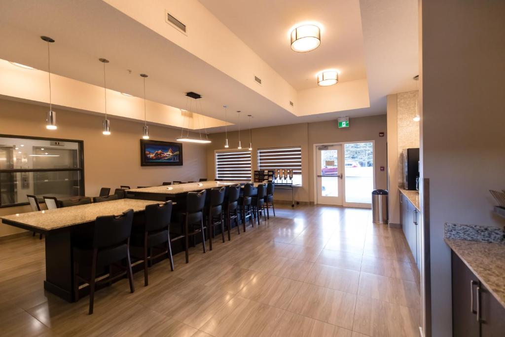 Super 8 by Wyndham Canmore - Resim 30