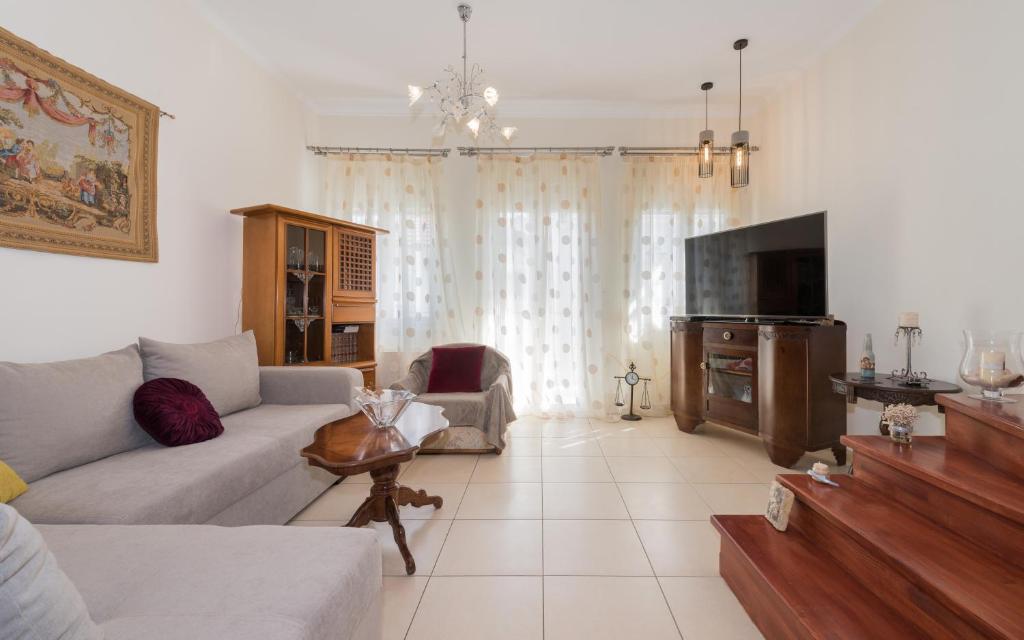 TV a/nebo společenská místnost v ubytování Reseda House