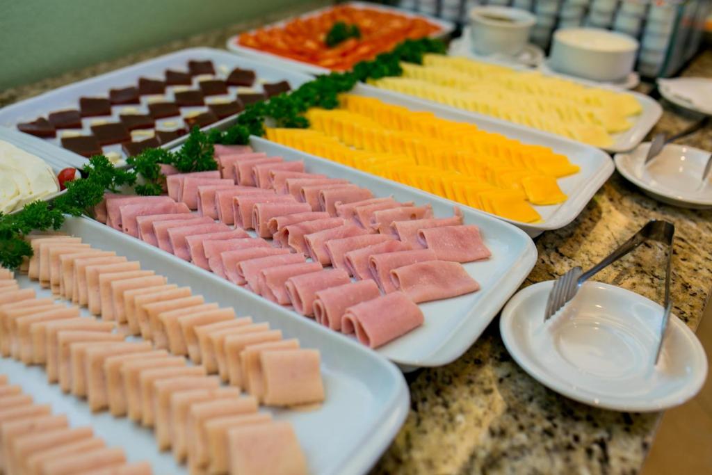 Comida no hotel ou em algum lugar perto